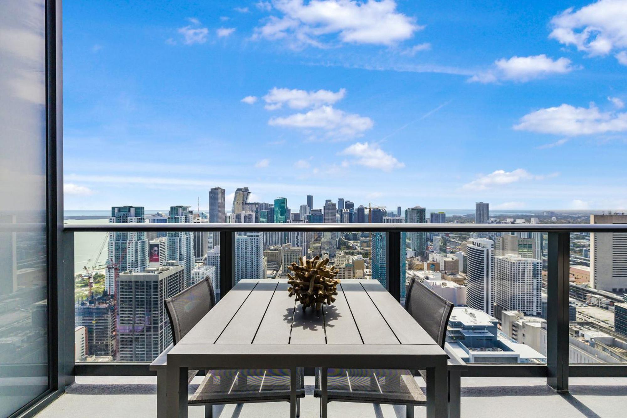 Luxury With Stunning Views Miami