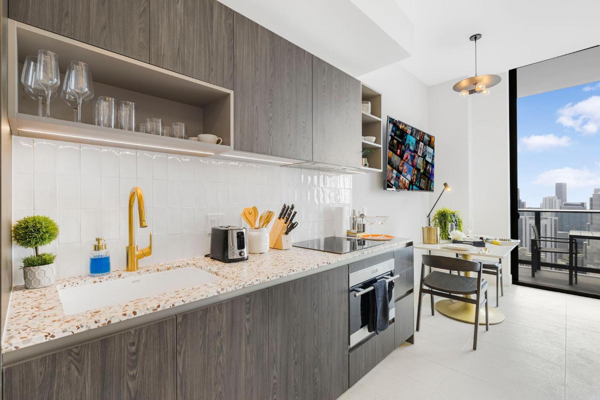 Luxury With Stunning Views Miami