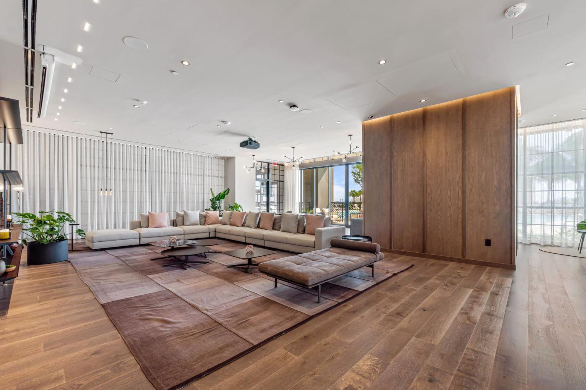 Luxury With Stunning Views Apartment *